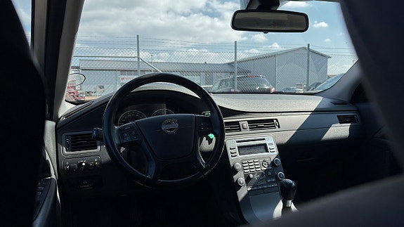 Volvo V70 8 of 30