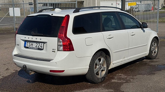 Volvo V50 4 of 27