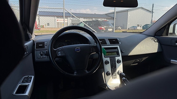 Volvo V50 8 of 27