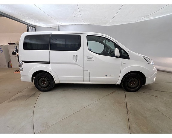 Nissan e-NV200 4 of 5