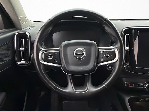 Volvo XC40 10 of 27