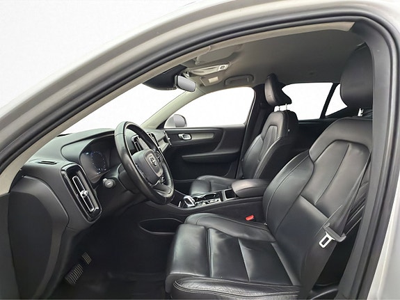 Volvo XC40 8 of 27