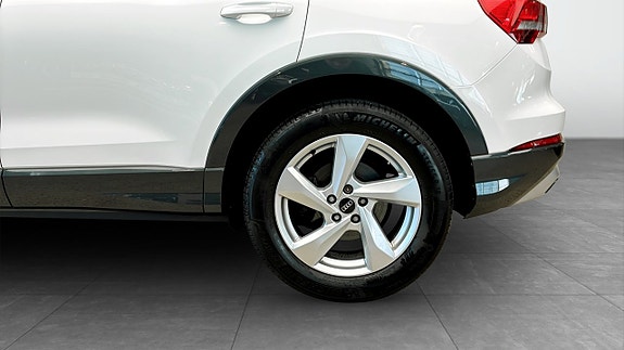 Audi Q3 6 of 13