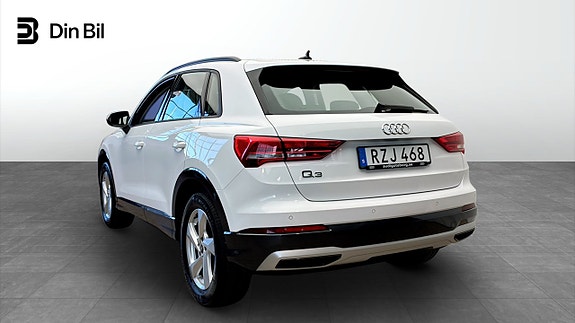 Audi Q3 3 of 5