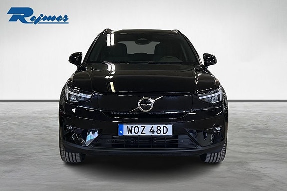 Volvo EX40 4 of 11