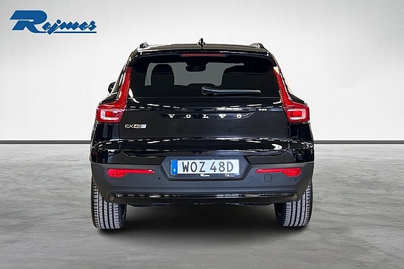 Volvo EX40 3 of 11