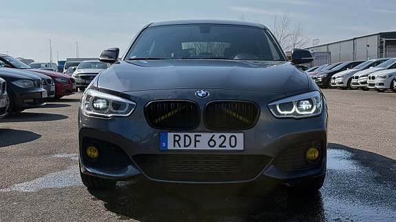 BMW 118d 2 of 5