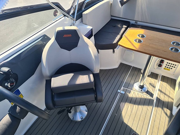 Bella 700 BR Mercury F300 Verado 2017 9 of 12