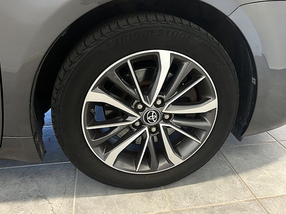 Toyota Avensis 3 of 5