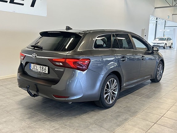 Toyota Avensis 2 of 5