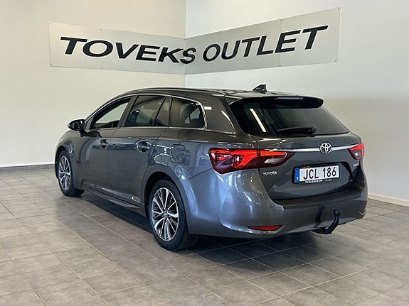 Toyota Avensis 4 of 5