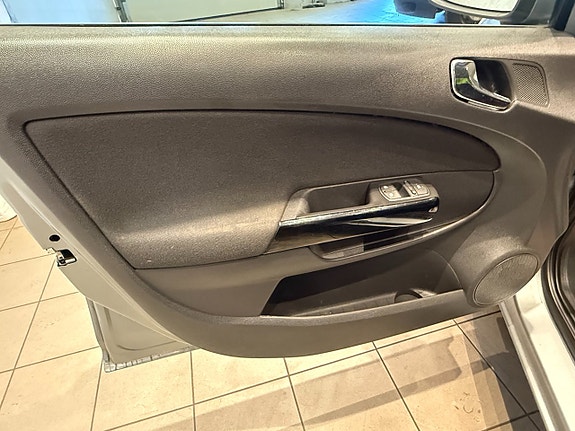 Opel Corsa 7 of 12