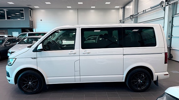 Volkswagen Multivan 8 of 26