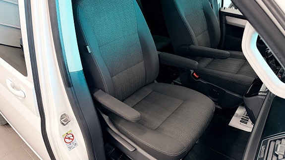 Volkswagen Multivan 15 of 26