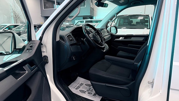 Volkswagen Multivan 13 of 26