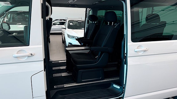 Volkswagen Multivan 17 of 26
