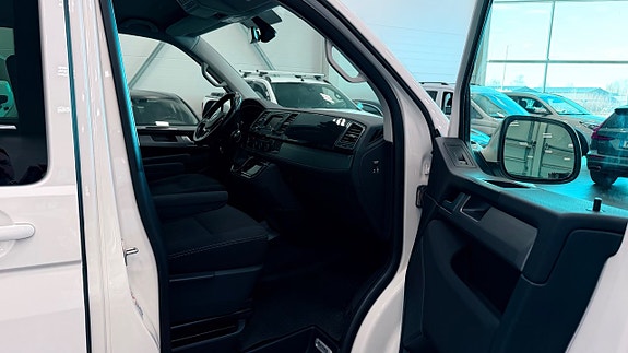 Volkswagen Multivan 9 of 26