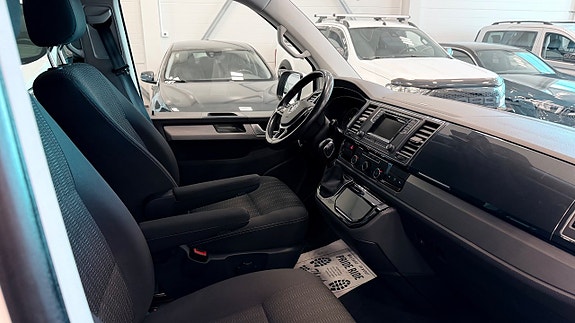 Volkswagen Multivan 11 of 26