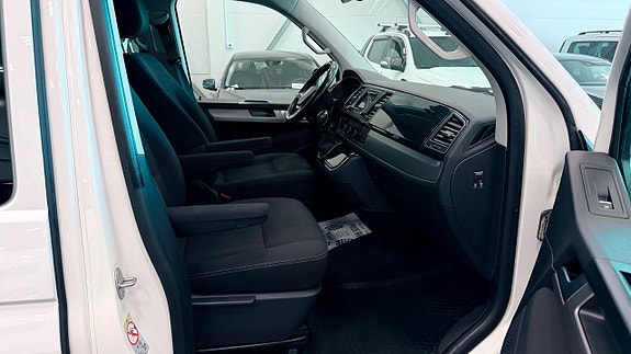 Volkswagen Multivan 10 of 26