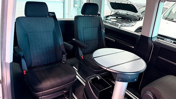 Volkswagen Multivan 21 of 26