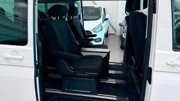 Volkswagen Multivan 19 of 26