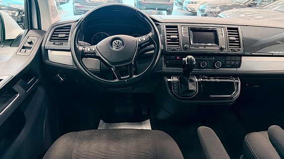 Volkswagen Multivan 16 of 26