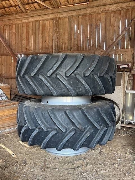 Nya BKT Agrimax dubbelmontage fram & bak 600/70-30