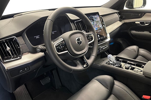 Volvo XC90 8 of 24