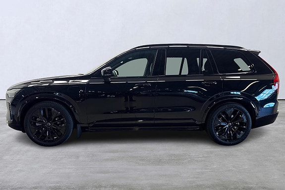 Volvo XC90 2 of 24