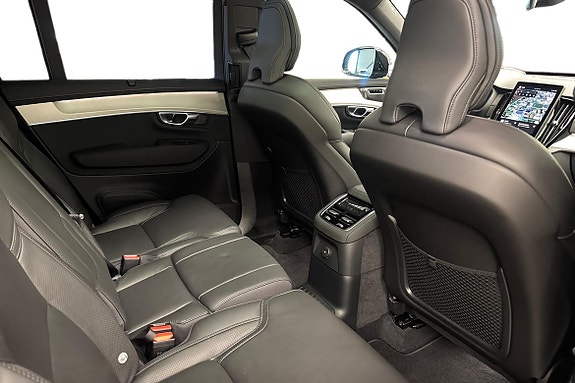Volvo XC90 11 of 24