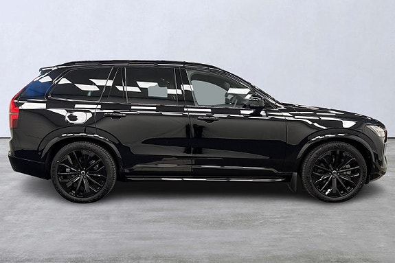 Volvo XC90 3 of 24