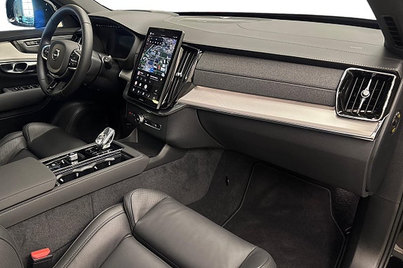 Volvo XC90 10 of 24