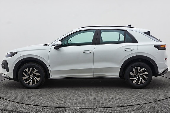 Volkswagen T-Roc 2 of 5
