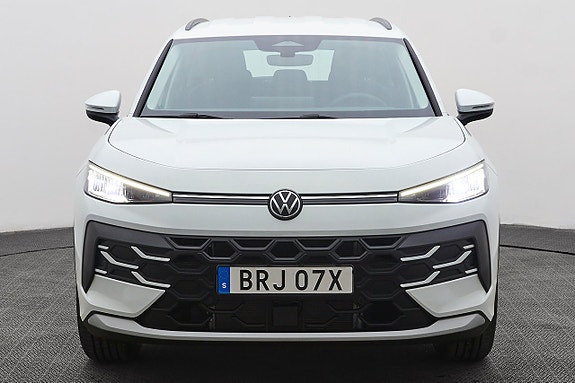 Volkswagen T-Roc 3 of 5