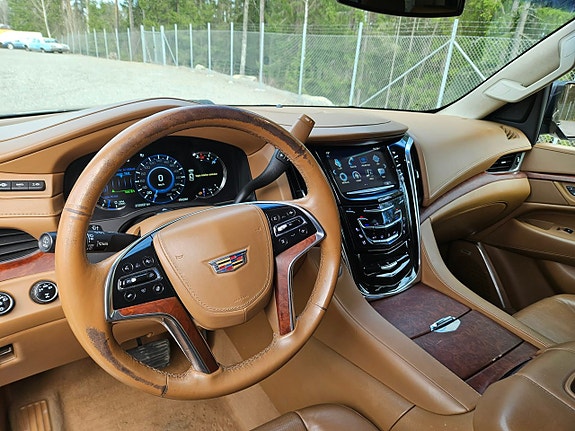 Cadillac Escalade 9 of 14