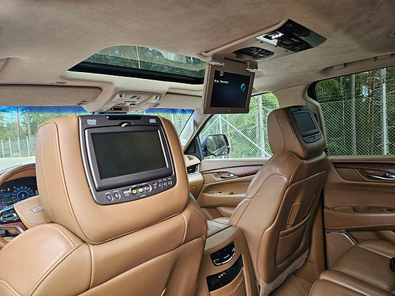 Cadillac Escalade 13 of 14