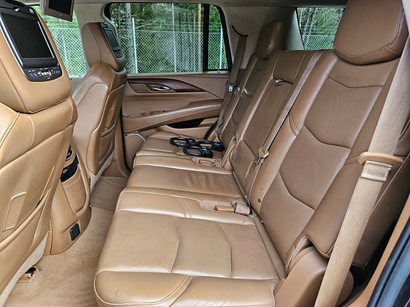 Cadillac Escalade 11 of 14