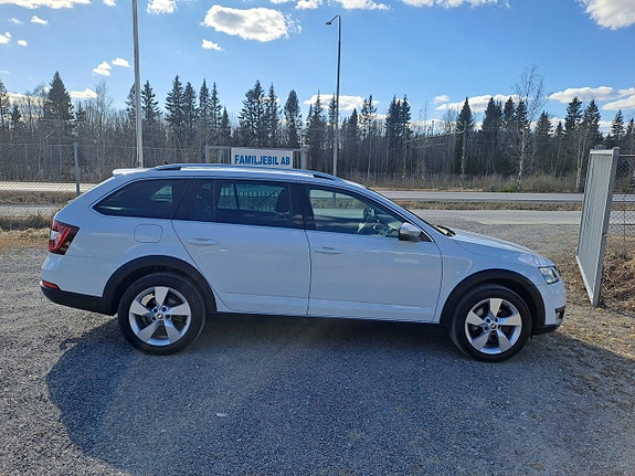 Skoda Octavia Scout 2 of 5