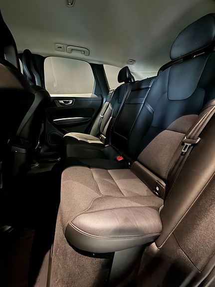 Volvo XC60 10 of 19