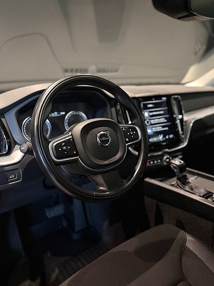 Volvo XC60 13 of 19