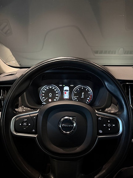 Volvo XC60 14 of 19