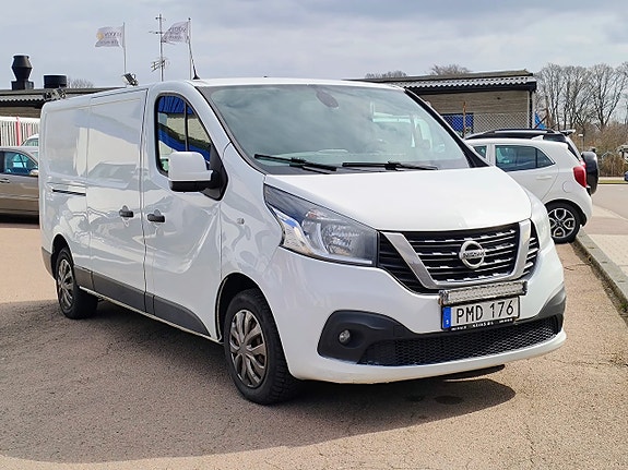 Nissan NV300 3 of 5