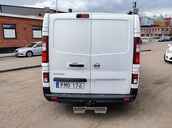 Nissan NV300 6 of 13