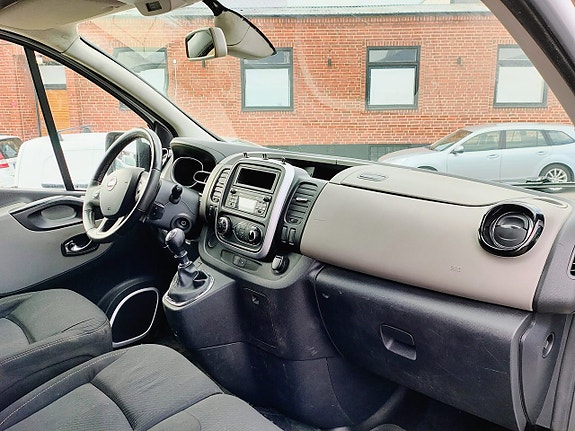 Nissan NV300 10 of 13