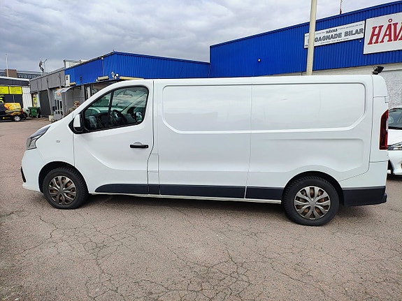 Nissan NV300 5 of 5