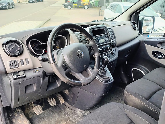 Nissan NV300 9 of 13