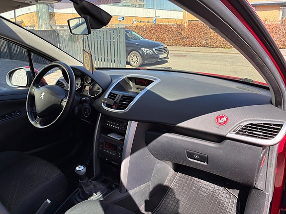 Peugeot 207 19 of 23