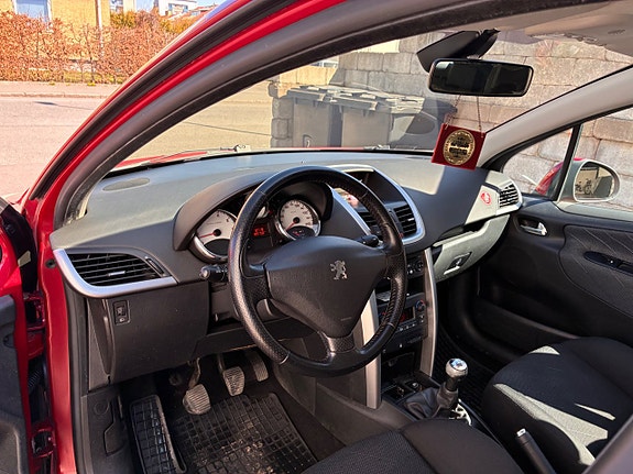 Peugeot 207 16 of 23