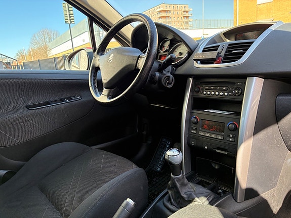 Peugeot 207 15 of 23