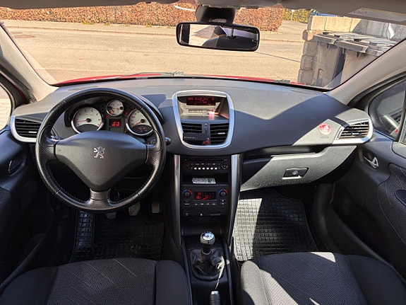 Peugeot 207 13 of 23